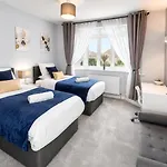 Dom wakacyjny Modern,luxury 3-bedrooms For Groups & Contractors