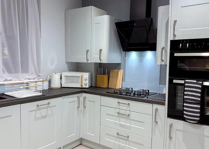 New 3-bed For Groups & Contractors