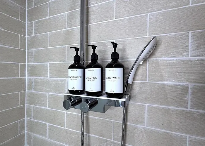 Semesterbostad New 3-bed For Groups & Contractors