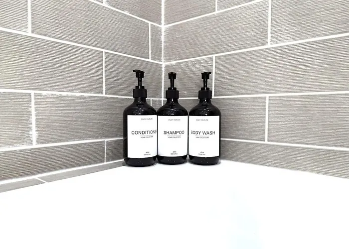 度假居 Modern,Luxury 3-Bedrooms For Groups & Contractors 布里斯托