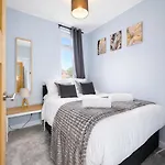 Modern,luxury 3-bedrooms For Groups & Contractors *