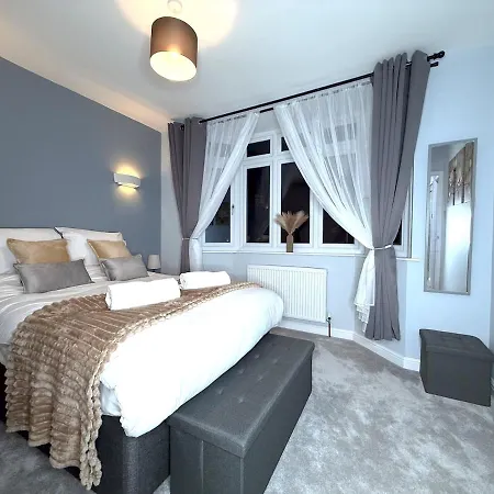 בית נופש Modern,Luxury 3-Bedrooms For Groups & Contractors בריסטול