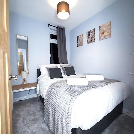 Modern,Luxury 3-Bedrooms For Groups & Contractors בית נופש בריסטול