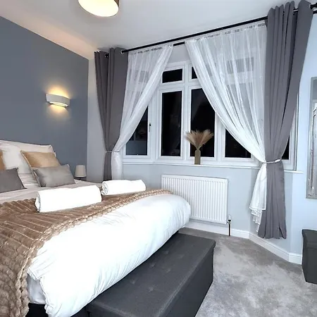 Modern,Luxury 3-Bedrooms For Groups & Contractors