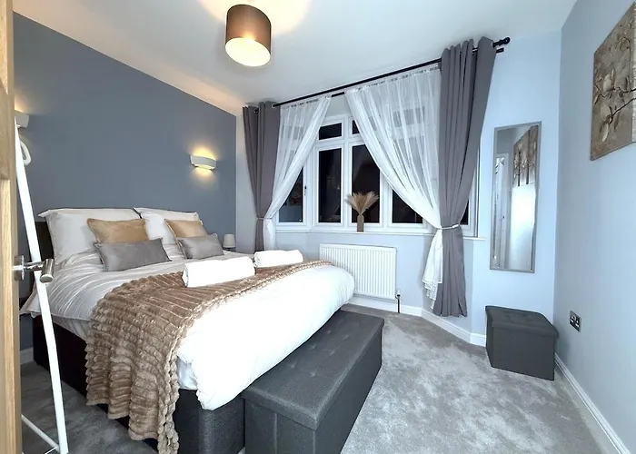 בית נופש Modern,Luxury 3-Bedrooms For Groups & Contractors בריסטול