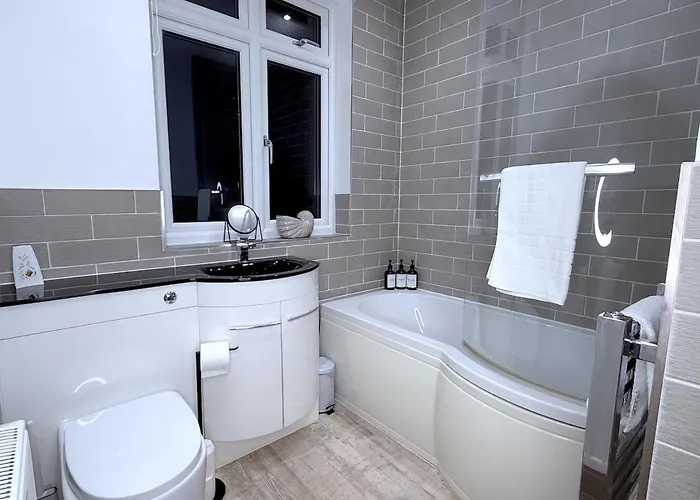 Modern,Luxury 3-Bedrooms For Groups & Contractors * בריסטול